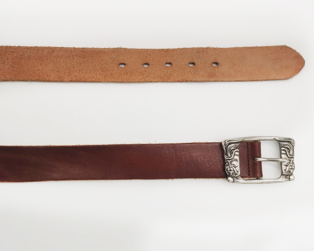 men and women use leather waist belts