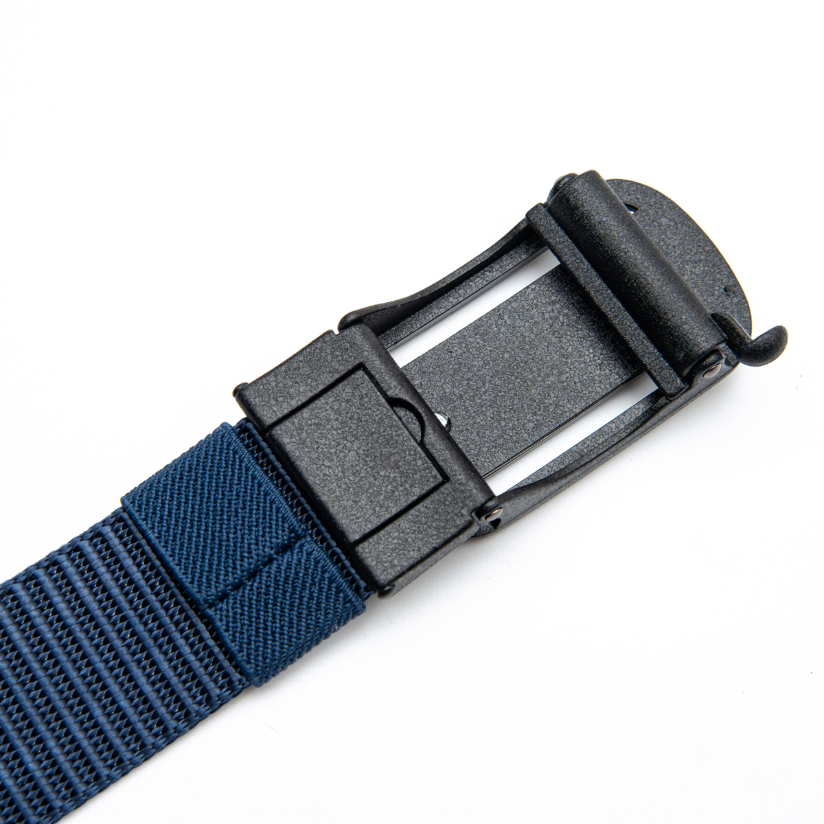 adjustable webbing belt with automatic buckle