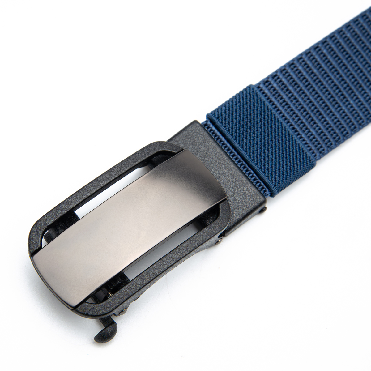 adjustable webbing belt with automatic buckle